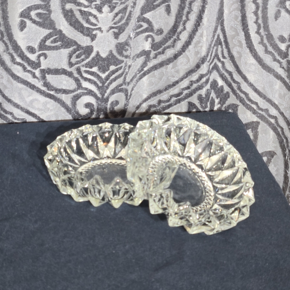 Elegant Crystal Glass Decorative Ashtray Set